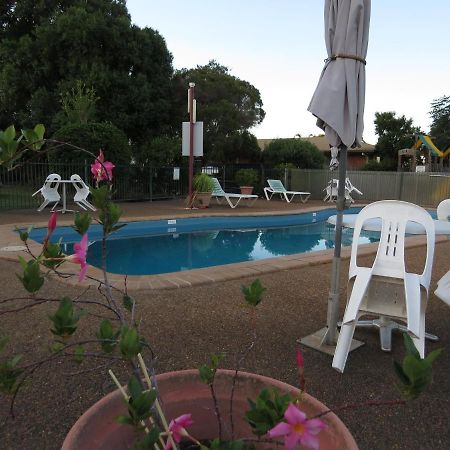 Bundaberg East Cabin And Tourist Park Bagian luar foto